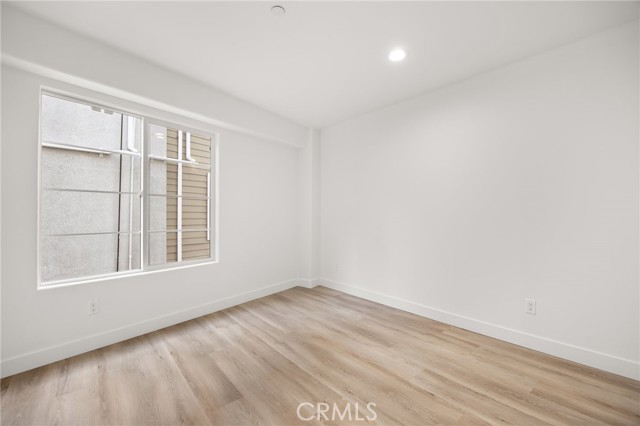 Detail Gallery Image 22 of 32 For 2391 Yorkshire Dr, Los Angeles,  CA 90065 - 3 Beds | 2/1 Baths