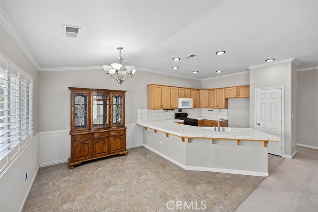 12200 Verdelho Avenue, Bakersfield CA: https://media.crmls.org/medias/0dab014b-e9fb-46fa-84b8-d9421b40a3c5.jpg