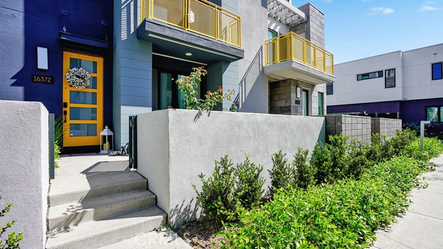 Front Image Thumbnail for CROC26065105