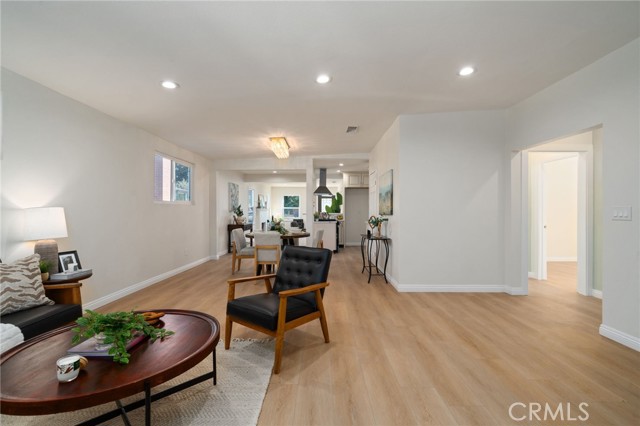 Detail Gallery Image 13 of 28 For 3779 S Muirfield Rd, Los Angeles,  CA 90016 - 4 Beds | 2/1 Baths