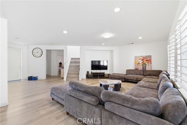 Detail Gallery Image 4 of 26 For 14648 Viva Dr, Corona,  CA 92880 - 6 Beds | 3/1 Baths