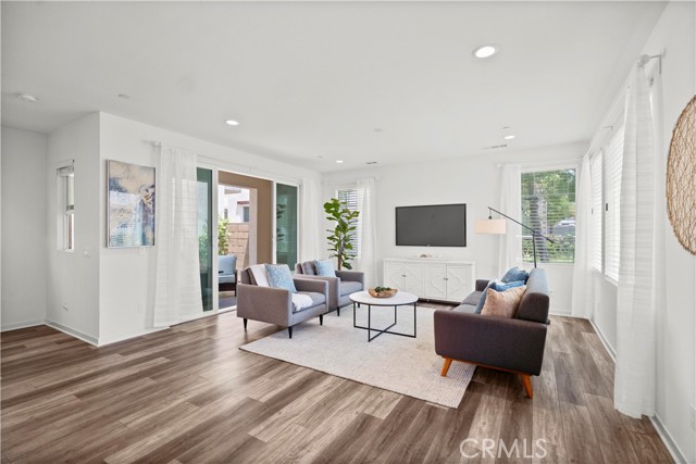610 Cultivate, Irvine CA: https://media.crmls.org/medias/0dae3c83-a6f4-4363-a100-e136eab1f271.jpg