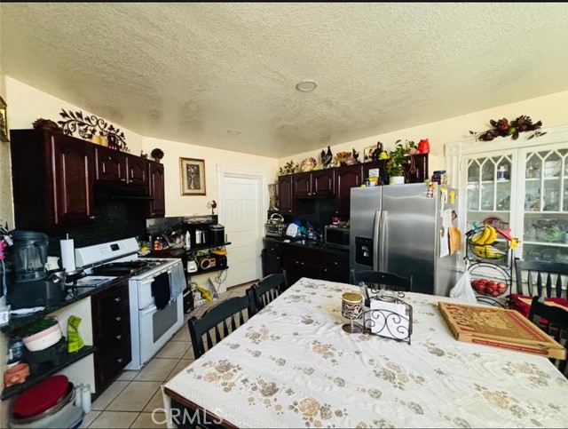 Detail Gallery Image 8 of 8 For 819 N Gordon St, Pomona,  CA 91768 - – Beds | – Baths