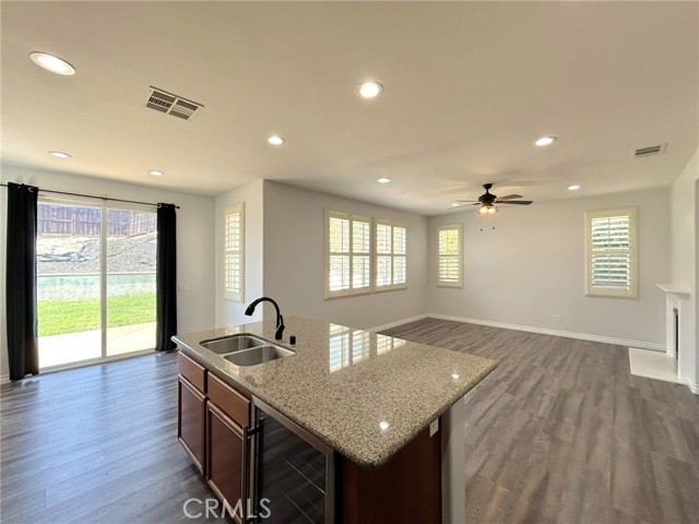 11257 Shore Court, Beaumont CA: https://media.crmls.org/medias/0daef665-d1b4-4b2a-882f-9cc9b31fe3a6.jpg