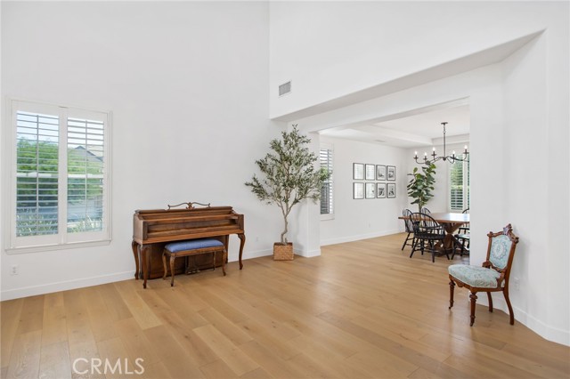Detail Gallery Image 9 of 62 For 35987 Corte Renata, Murrieta,  CA 92562 - 5 Beds | 4 Baths