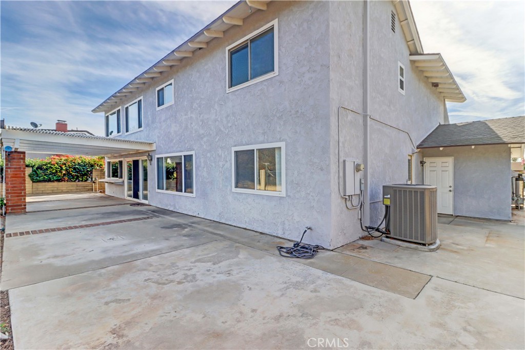 https://media.crmls.org/medias/0db01858-fc9d-49b8-87a5-c1727b669097.jpg?preset=X-Large