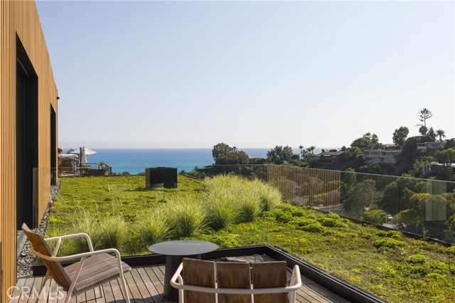 1000 Oriole Drive, Laguna Beach CA: https://media.crmls.org/medias/0db01951-252a-45b1-8a97-0750135b06e7.jpg