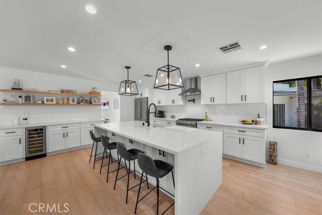 1834 Stearns Drive, Los Angeles CA: https://media.crmls.org/medias/0db0d3ec-9c49-4ece-90c2-a78627caba00.jpg