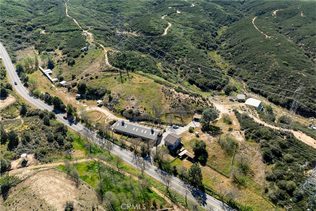 https://media.crmls.org/medias/0db172b8-60cd-47dd-92d4-821a4ce19583.jpg?preset=X-Large