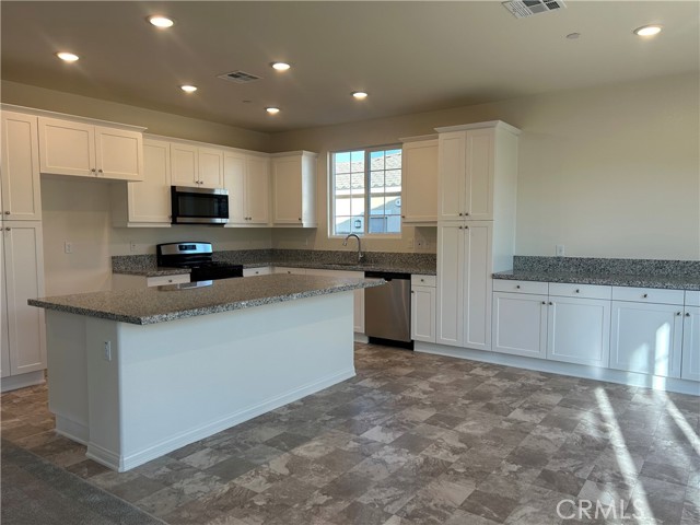 Detail Gallery Image 5 of 10 For 12549 Ava Loma, Victorville,  CA 92392 - 3 Beds | 2 Baths