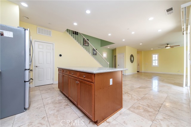 7271 Enclave Drive, Eastvale CA: https://media.crmls.org/medias/0db246fd-fe0d-4e3f-9337-784198404285.jpg