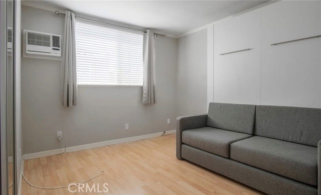 Detail Gallery Image 17 of 20 For 3121 Colorado Ave, Santa Monica,  CA 90404 - 3 Beds | 2/1 Baths