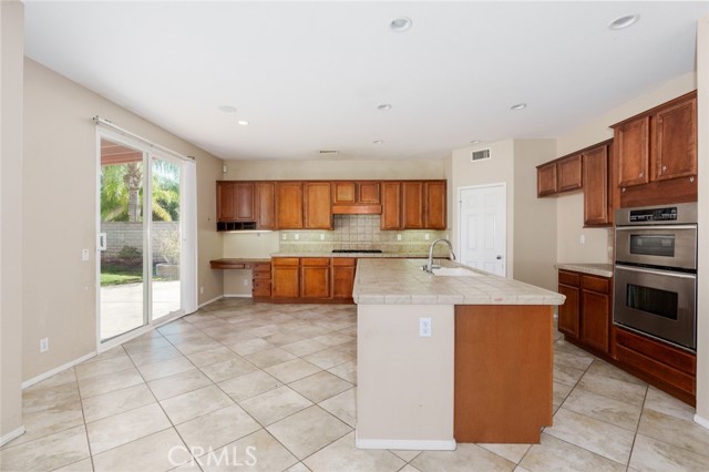 Detail Gallery Image 11 of 43 For 3297 Quartz Cir, Corona,  CA 92882 - 5 Beds | 3/1 Baths