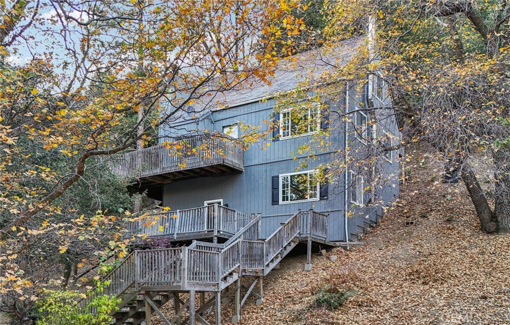 5866 Robin Oak Drive