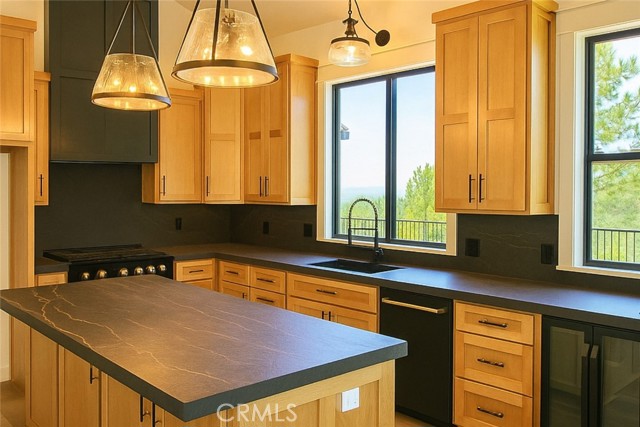 22603 Windward Road, Lake Arrowhead CA: https://media.crmls.org/medias/0db4a5b8-6c63-4370-8520-b1c7f344e994.jpg