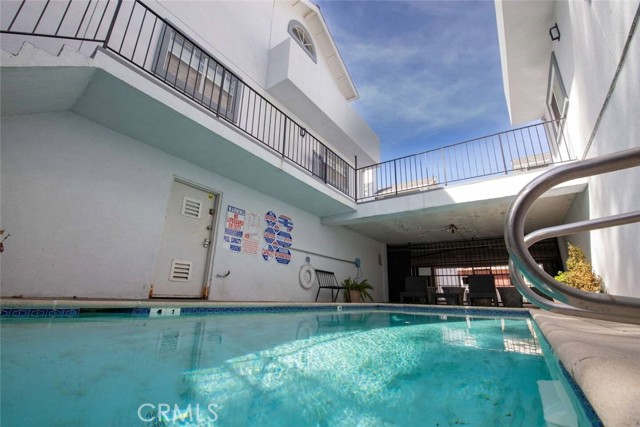 Detail Gallery Image 55 of 62 For 7310 Balboa Bld #F,  Van Nuys,  CA 91406 - 2 Beds | 3 Baths