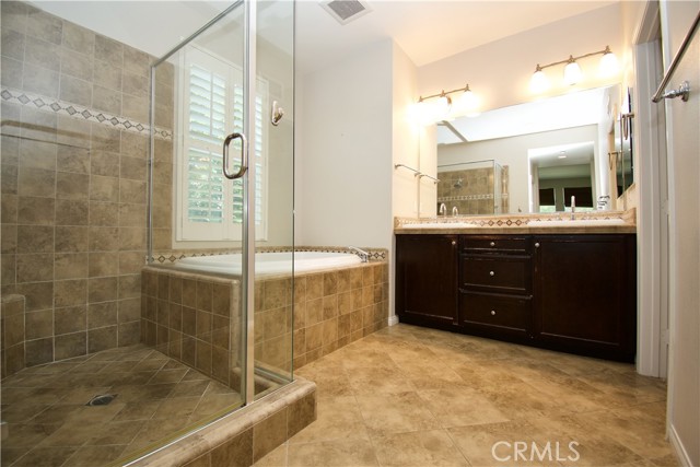 77 Brownstone Way, Aliso Viejo CA: https://media.crmls.org/medias/0db5e5d4-7370-434b-9fb1-3b7f647fa21a.jpg