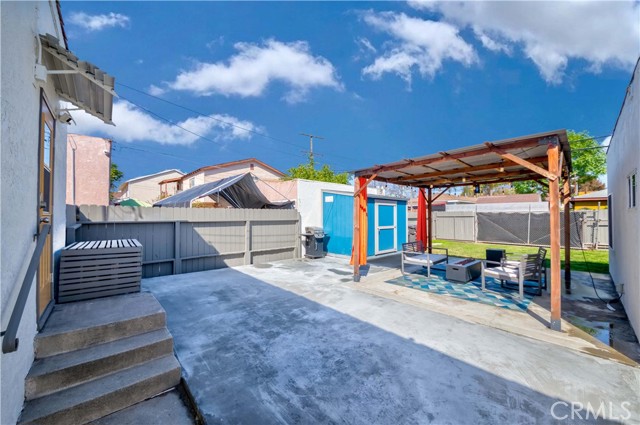 447 Hullett Street, Long Beach, California 90805, 2 Bedrooms Bedrooms, ,2 BathroomsBathrooms,Single Family Residence,For Sale,Hullett,SB24078331