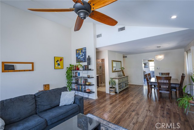 Detail Gallery Image 4 of 25 For 10773 Redmont Ave, Tujunga,  CA 91042 - 2 Beds | 2 Baths