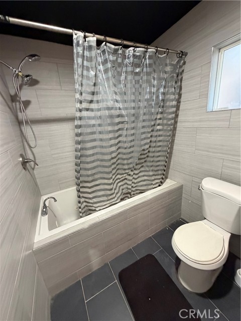 Detail Gallery Image 11 of 27 For 17312 Miller Ave, Fontana,  CA 92336 - 6 Beds | 6 Baths