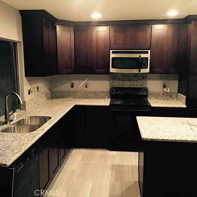 132 N Avenida Alipaz, Walnut CA: https://media.crmls.org/medias/0db72898-0f1d-4d16-8045-7e6f11aa90aa.jpg