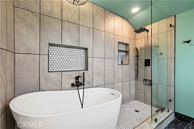 Detail Gallery Image 26 of 49 For 28972 Lotusgarden, Canyon Country,  CA 91387 - 4 Beds | 3 Baths