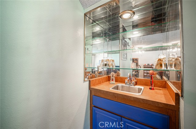 9739 Reseda Boulevard, Northridge CA: https://media.crmls.org/medias/0db7eb6b-7f1d-4296-8f5f-fb1082ee70cc.jpg