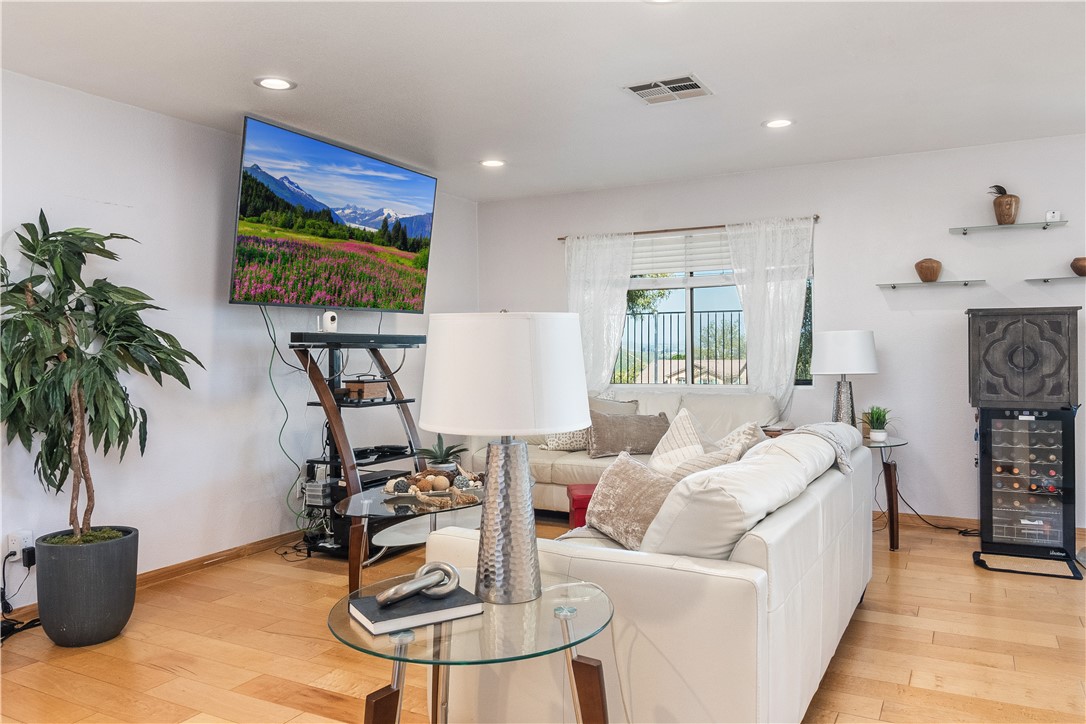 Detail Gallery Image 11 of 31 For 29178 Sunswept Dr, Lake Elsinore,  CA 92530 - 3 Beds | 2 Baths