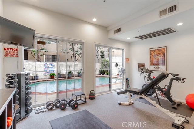 Detail Gallery Image 15 of 25 For 10604 Valley Spring Ln #105,  Toluca Lake,  CA 91602 - 2 Beds | 2 Baths