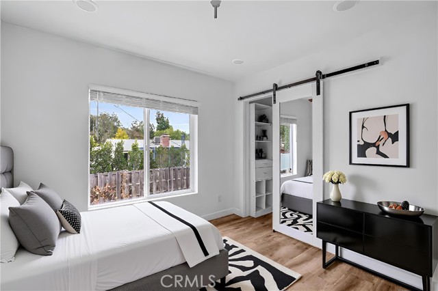 Detail Gallery Image 7 of 25 For 20302 Oxnard, Woodland Hills,  CA 91367 - 3 Beds | 2/1 Baths