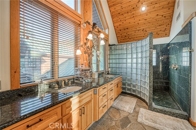 Detail Gallery Image 35 of 68 For 12755 Rusty Spur Ln, Clovis,  CA 93619 - 5 Beds | 4/1 Baths