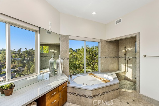 Detail Gallery Image 16 of 31 For 11527 Dona Dolores Pl, Studio City,  CA 91604 - 6 Beds | 7/1 Baths