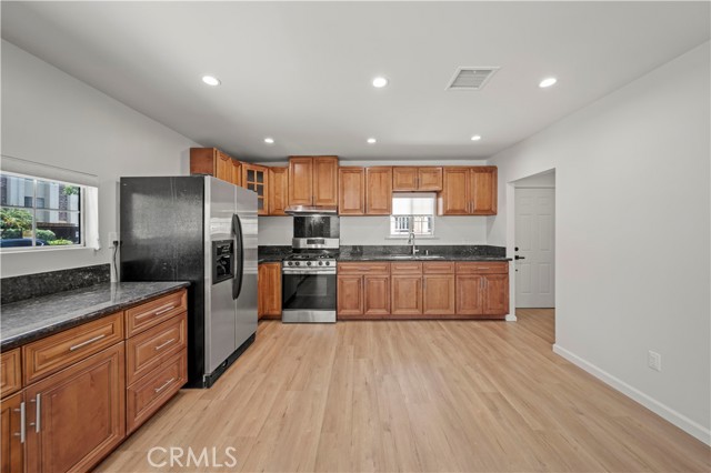 Detail Gallery Image 9 of 25 For 252 W Tujunga Ave, Burbank,  CA 91502 - 3 Beds | 2 Baths