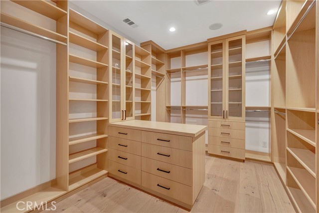 221 Carnation Avenue, Corona del Mar CA: https://media.crmls.org/medias/0dba5939-7666-4b6c-a35b-47d80c83254a.jpg