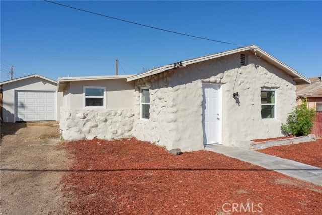 Detail Gallery Image 1 of 13 For 204 Avenue E, Barstow,  CA 92311 - 3 Beds | 1 Baths