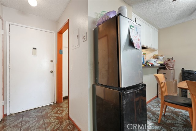 Detail Gallery Image 6 of 18 For 6255 Woodman Ave #103,  Van Nuys,  CA 91401 - 2 Beds | 2 Baths