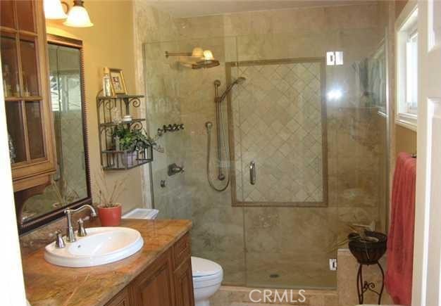 22081 Broken Bow Drive, Lake Forest CA: https://media.crmls.org/medias/0dbe5984-a601-4272-a250-443960283cfa.jpg