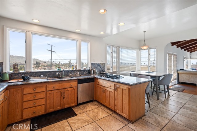 304 Avenue E, Redondo Beach CA: https://media.crmls.org/medias/0dbecd7b-ca4c-4426-b96b-cd94b3984b87.jpg
