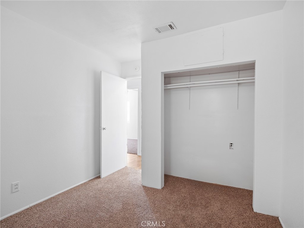 https://media.crmls.org/medias/0dbf4f96-1f1c-4b01-93c1-c07d90329cde.jpg?preset=X-Large
