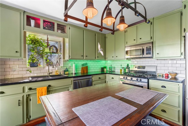 Detail Gallery Image 12 of 49 For 337 Wylerhorn, Crestline,  CA 92325 - 3 Beds | 2/1 Baths