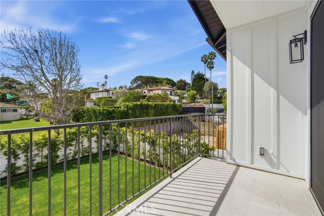 1612 Gates Avenue, Manhattan Beach CA: https://media.crmls.org/medias/0dc22dc4-f7b8-41cd-84f4-bf730f91a9c8.jpg