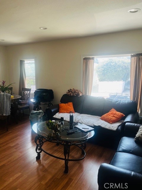612 E Fairview Boulevard, Inglewood CA: https://media.crmls.org/medias/0dc273c5-790d-41d8-bc95-8909143a7709.jpg