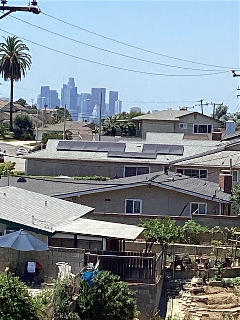 https://media.crmls.org/medias/0dc3a35c-46e1-45f0-82df-f84cbad0721e.jpg?preset=X-Large