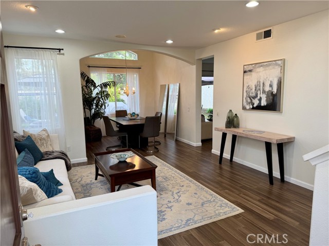 Detail Gallery Image 2 of 25 For 30 El Cencerro, Rancho Santa Margarita,  CA 92688 - 3 Beds | 2/1 Baths