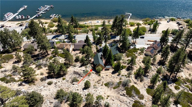 Detail Gallery Image 3 of 51 For 38532 N Shore Dr, Fawnskin,  CA 92333 - 3 Beds | 2/1 Baths