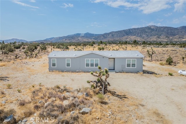 1573 Smoke Tree Road, Pinon Hills CA: https://media.crmls.org/medias/0dc5434b-782e-4654-bd8b-c75ff0be6626.jpg