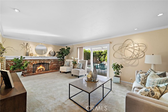 Detail Gallery Image 3 of 38 For 16805 Redwood St, Fountain Valley,  CA 92708 - 4 Beds | 3 Baths