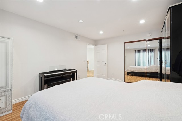 301 W Loraine Street, Glendale CA: https://media.crmls.org/medias/0dc68fbc-5f77-4ca2-a371-d54f6e9ac169.jpg