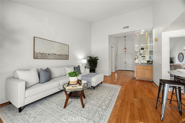 21802 Bass Lake Circle, Lake Forest CA: https://media.crmls.org/medias/0dc6d5f4-d0db-46c4-bce3-8cecca6635a7.jpg