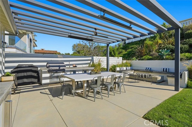 Detail Gallery Image 32 of 38 For 2848 Carob, Newport Beach,  CA 92660 - 5 Beds | 4/1 Baths